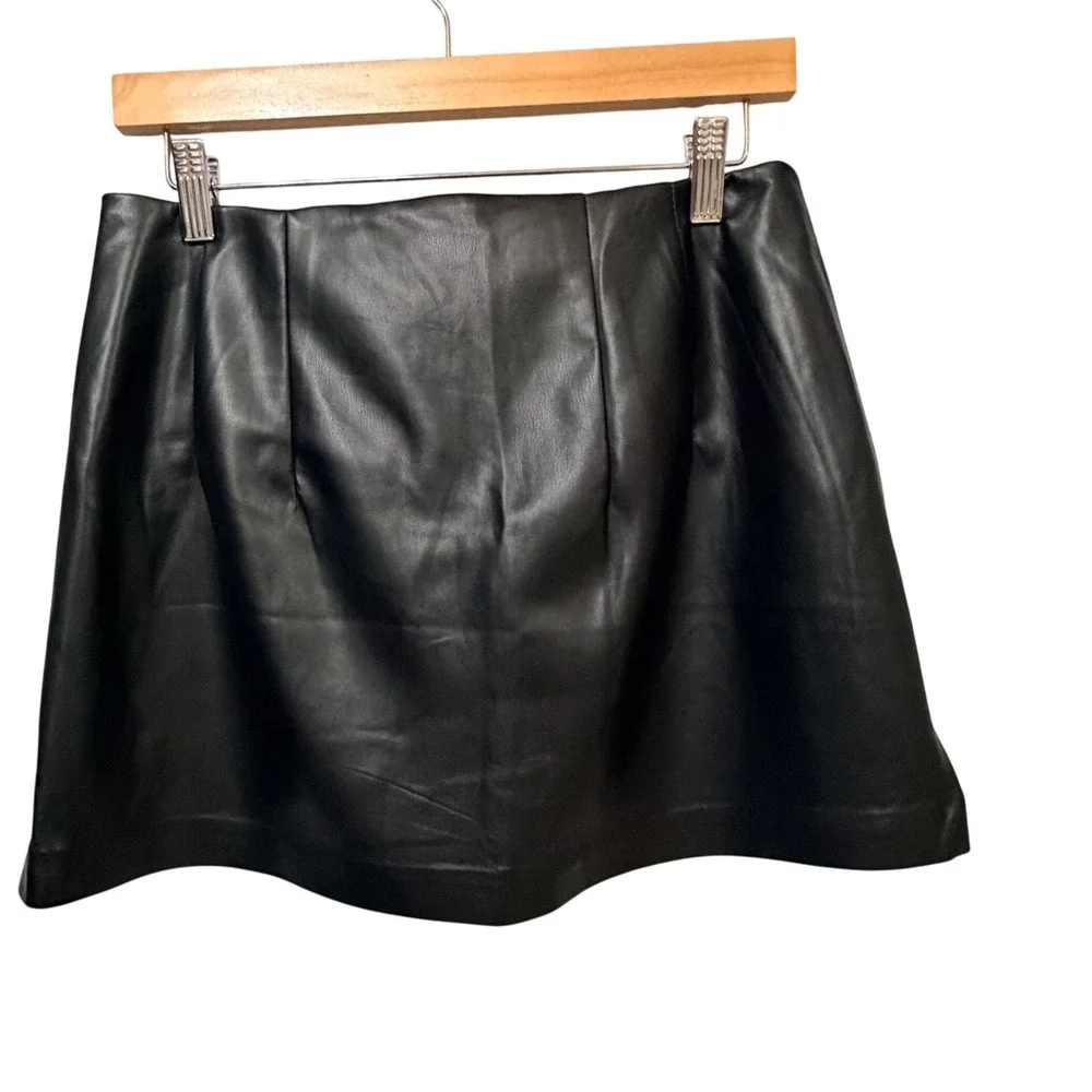 Express Black Faux Leather Mini Skort Side Slit Size 8 NEW 6884